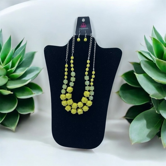 Paparazzi Jewelry - Paparazzi "Summer Excursion Necklace w/Earrings NWT
